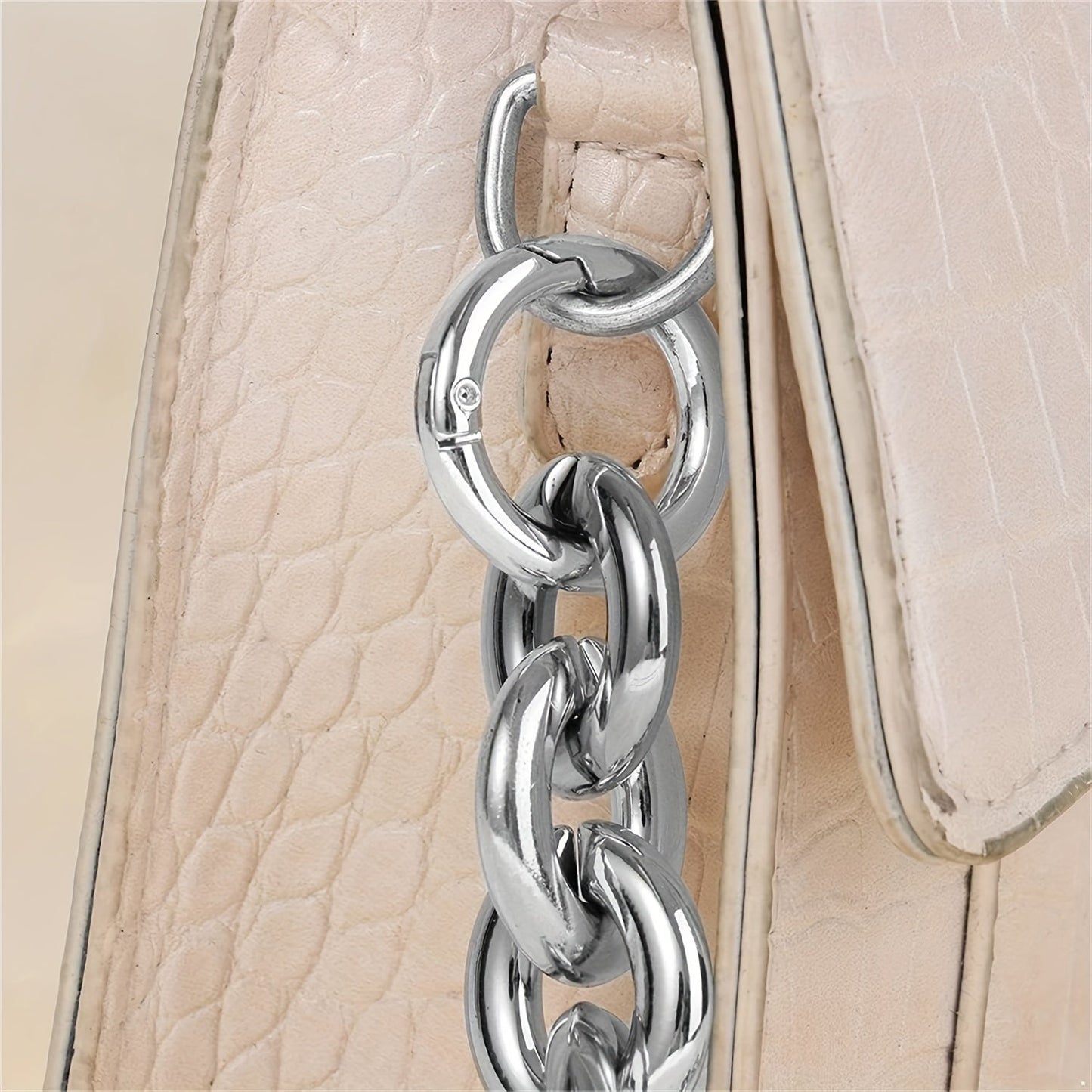 Get one piece of heavy-duty metal portable bag handles with a 60cm gold-tone chain shoulder strap. This durable handbag chain is a great alternative to traditional handles and comes with an acrylic short handle replacement for DIY purse repairs. Perfect