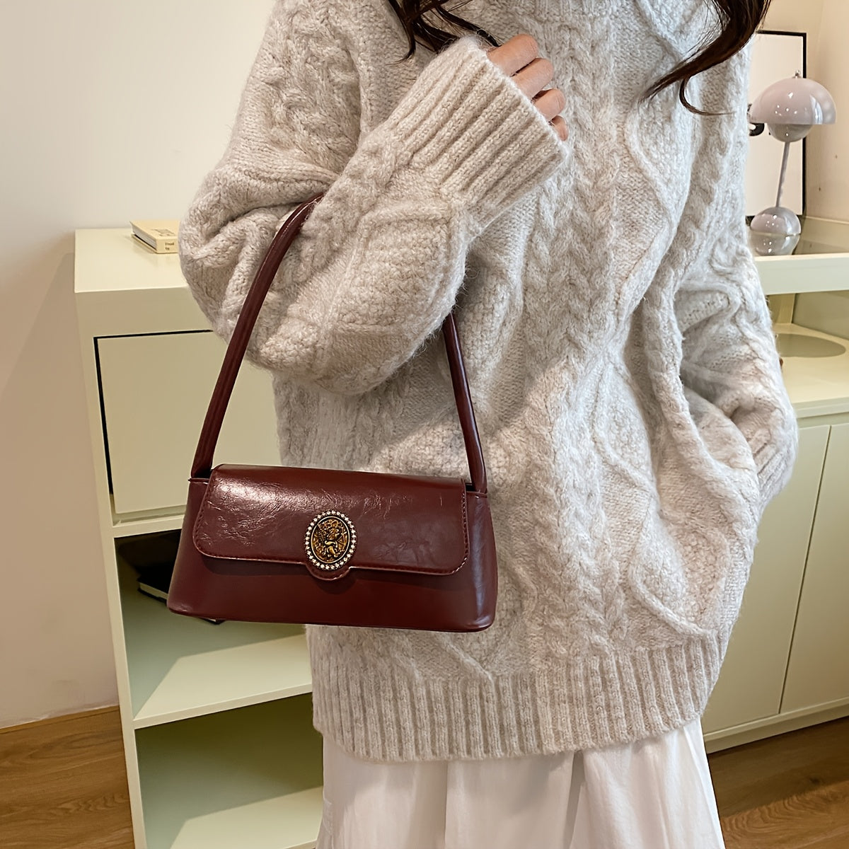 French vintage-style shoulder bag for women in elegant brown, with metal emblem, magnetic closure, and polyester lining. Versatile and stylish for daily use.