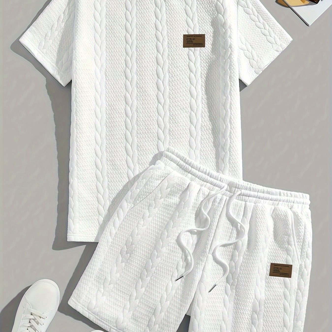 Men's solid color short-sleeve round neck set with heavy wheat pattern and drawstring shorts.