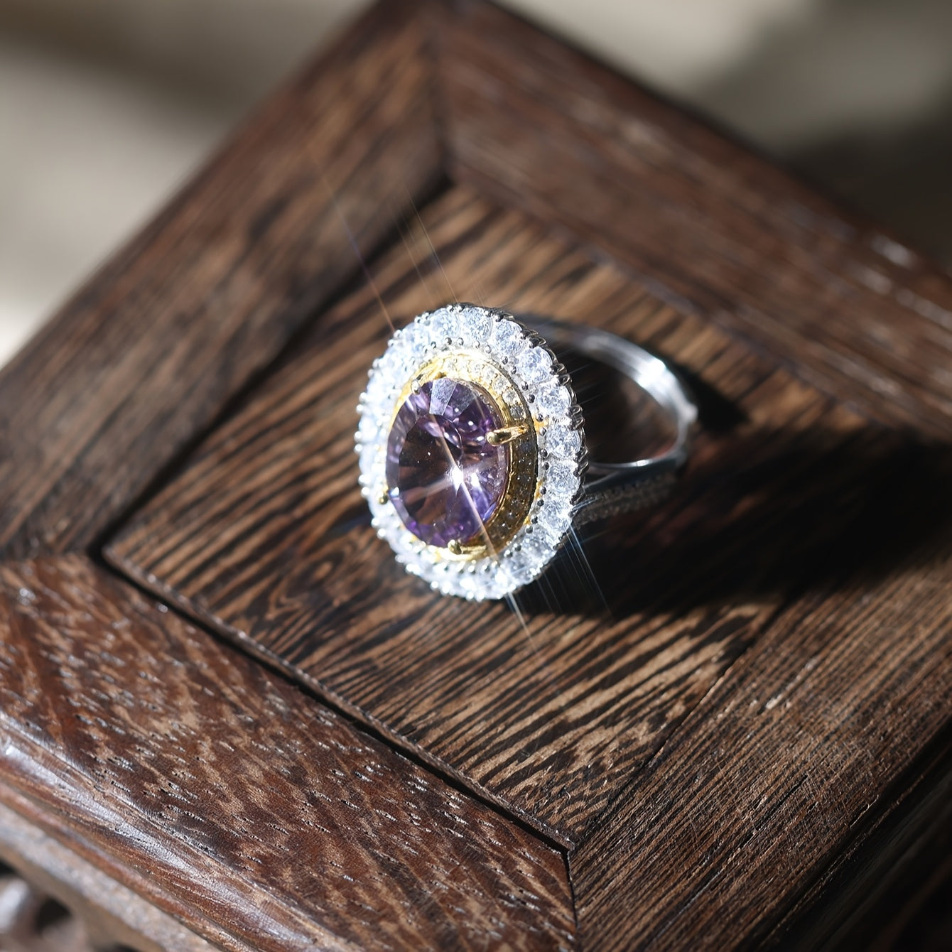 1 piece of elegant oval purple gemstone set in 925 sterling silver, perfect for an anniversary ring for women. This glittering royal fashion jewelry is ideal for weddings, engagements, and parties. A stunning Valentine's Day gift that can be worn all