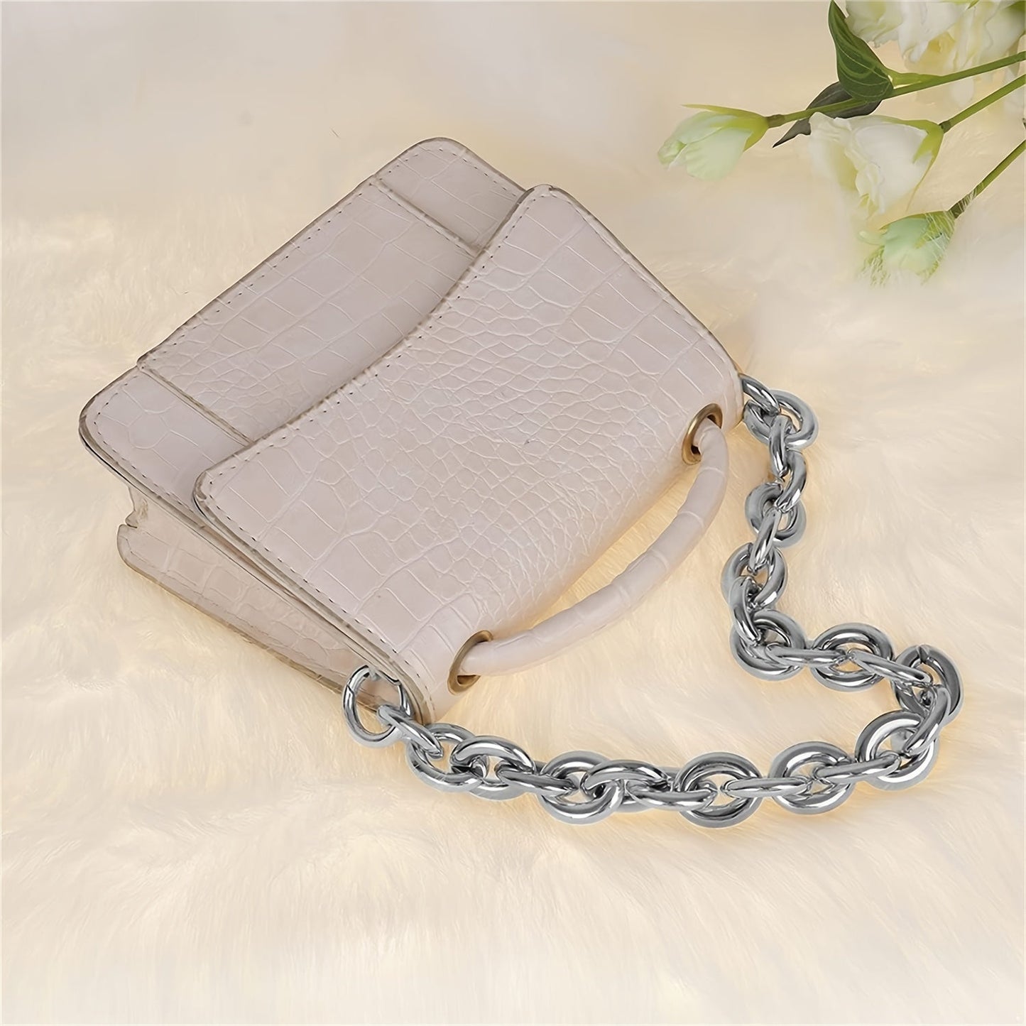 Get one piece of heavy-duty metal portable bag handles with a 60cm gold-tone chain shoulder strap. This durable handbag chain is a great alternative to traditional handles and comes with an acrylic short handle replacement for DIY purse repairs. Perfect