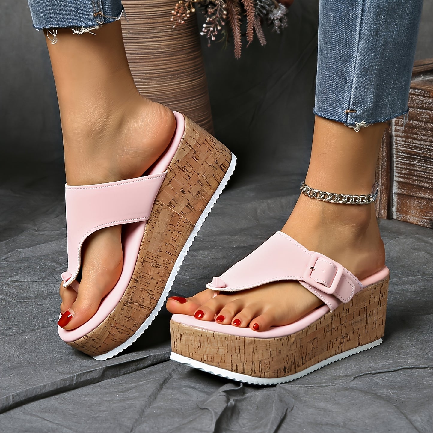 Women's vintage style platform sandals, all-season mid heel flip flops with clip toe, slip-on design, comfortable man-made materials with PU sole.