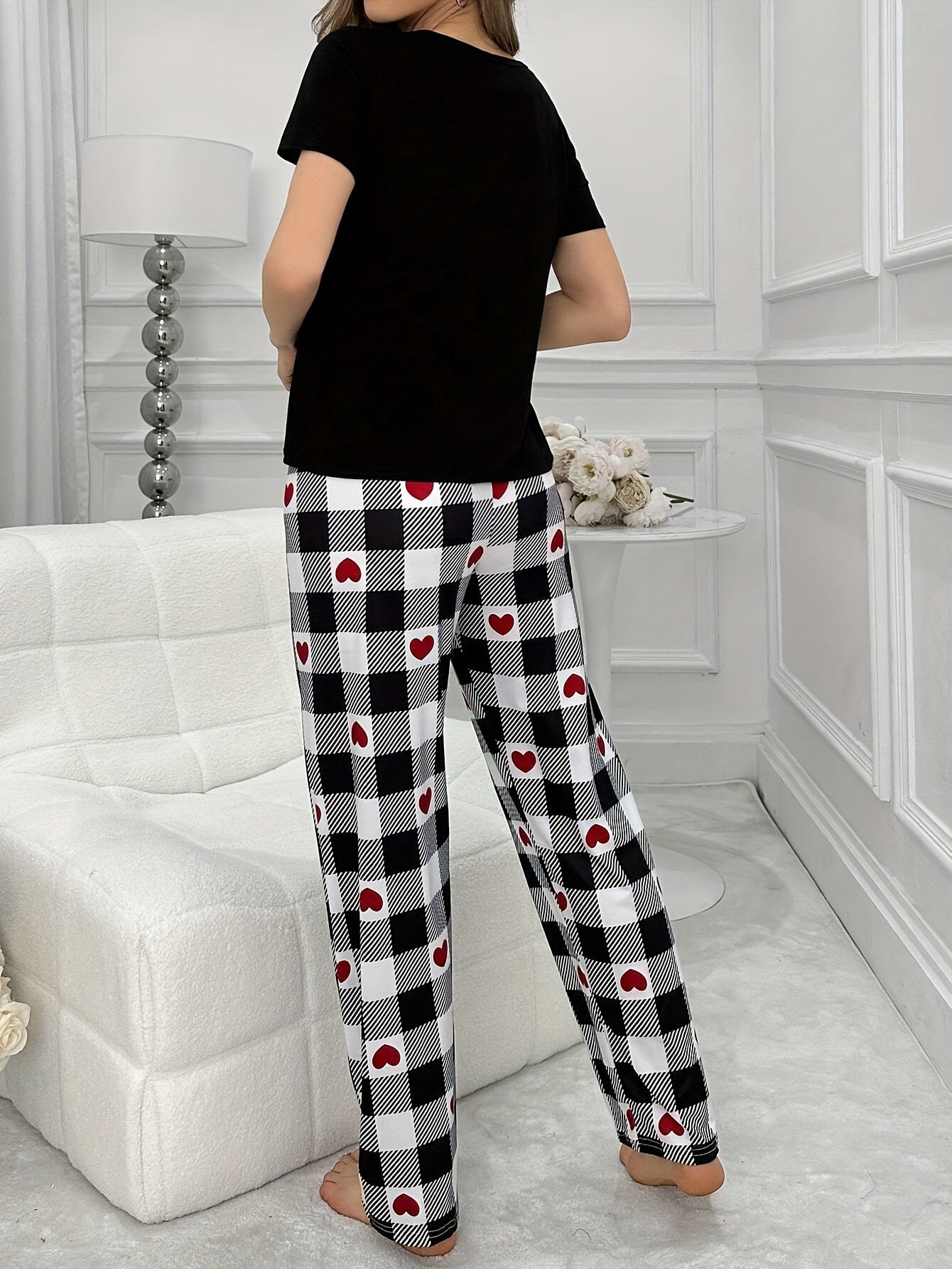 Women's Heart Plaid Casual Pajama Set, Short Sleeve Top & Pants, Relaxed Fit.