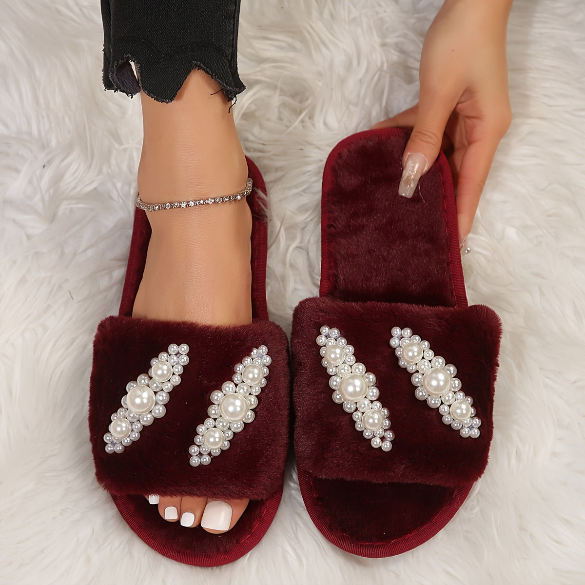 Cozy faux pearl home slippers with non-slip sole for winter