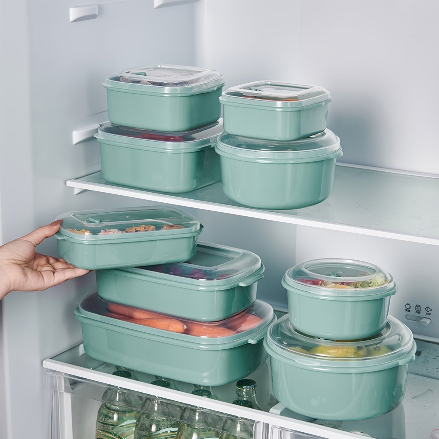 Essential kitchen set includes 3 round food storage containers with lids, perfect for storing fruits, vegetables, noodles, meat, eggs, ginger, garlic, and onions. These microwave-safe containers are made of reusable plastic and feature a clip closure for