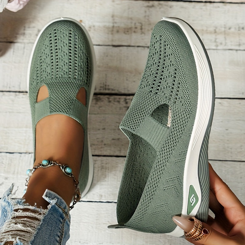 Taizhou women's slip-on sneakers are breathable and lightweight, featuring a rubber sole and fabric insole. No embellishments. Vintage style for all-season comfort, hand washable.