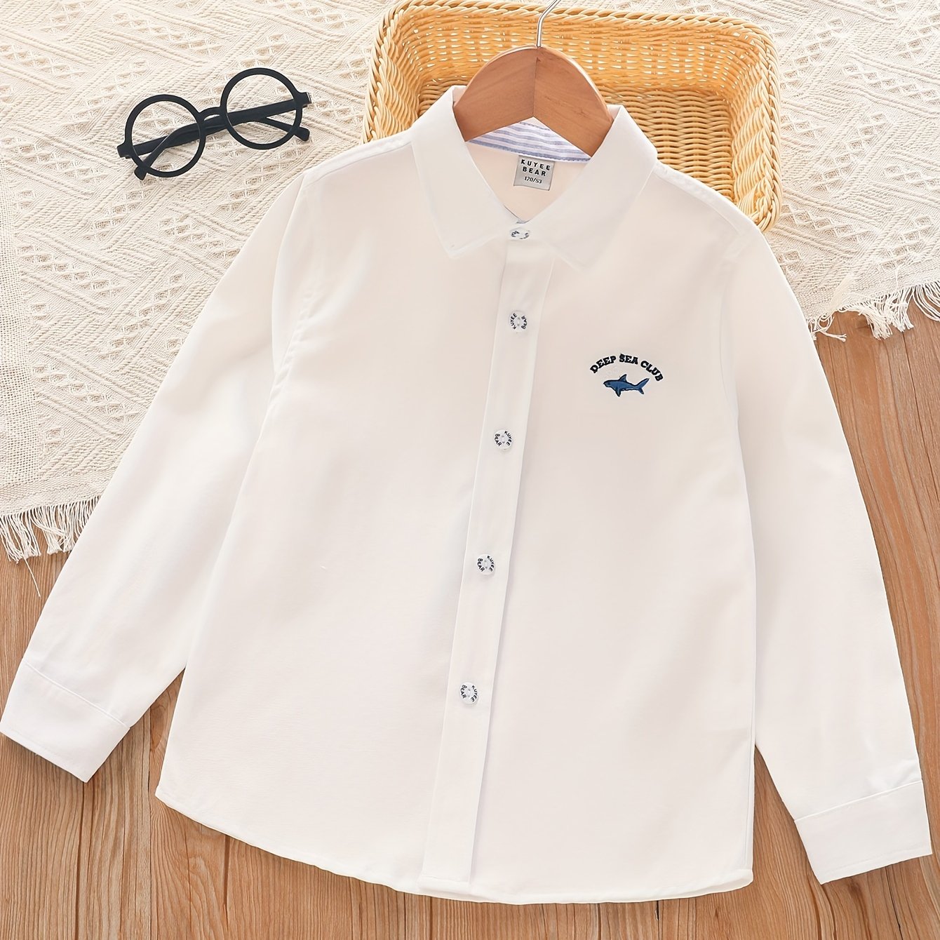 Men's long-sleeve cotton shirt with shark embroidery, white school uniform for boys, in blue Korean style, sizes for small and medium trendy youngsters.