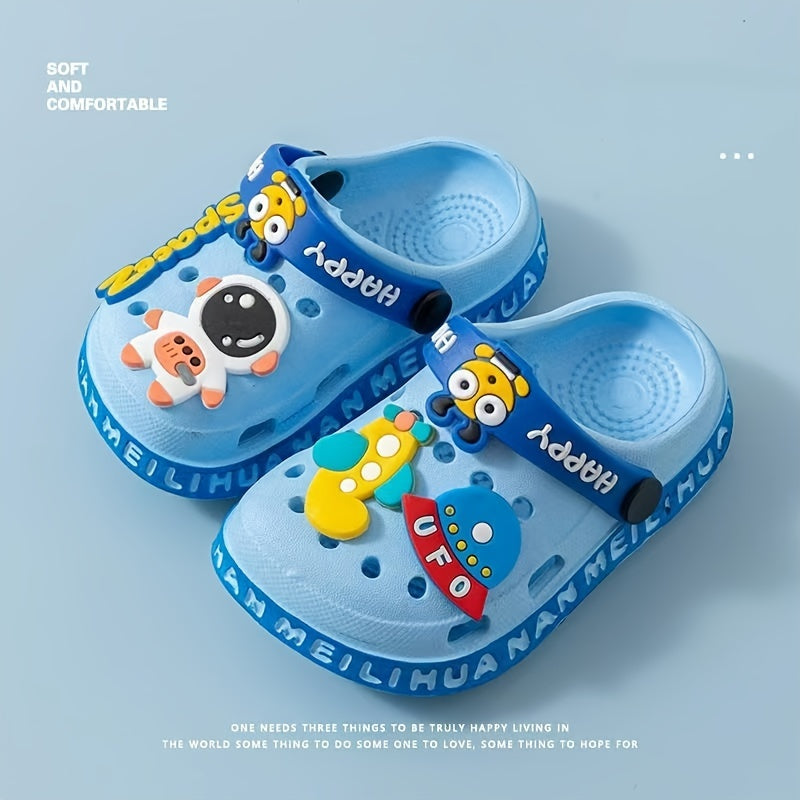 Breathable clog sandals for kids with cute cartoon decorations, quick-drying and non-slip for indoor/outdoor use in all conditions.