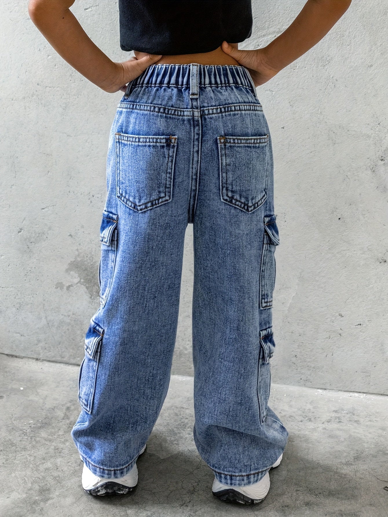 Y2K Washed Denim Cargo Jeans for Girls: Elastic waistband, multi-pocket design, perfect for school and streetwear. Ages 8-15.