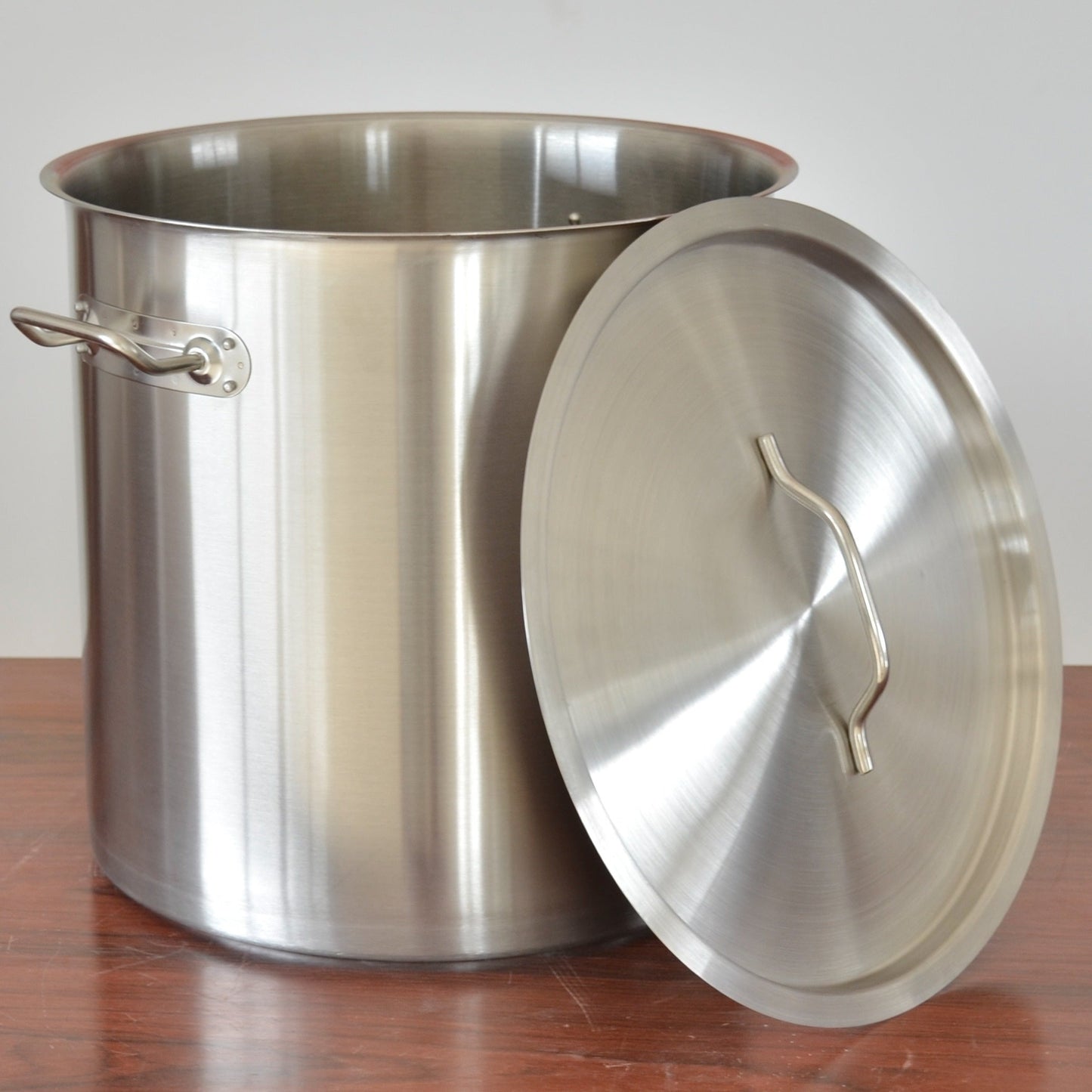 Stainless Steel Composite Bottom High Body Bucket, Large Soup Capacity, Meat and Oil Container, Kitchen Must-Have for Home or Canteen, 1.0mm Thick, 30cm Diameter x 30cm Height, with Lid.