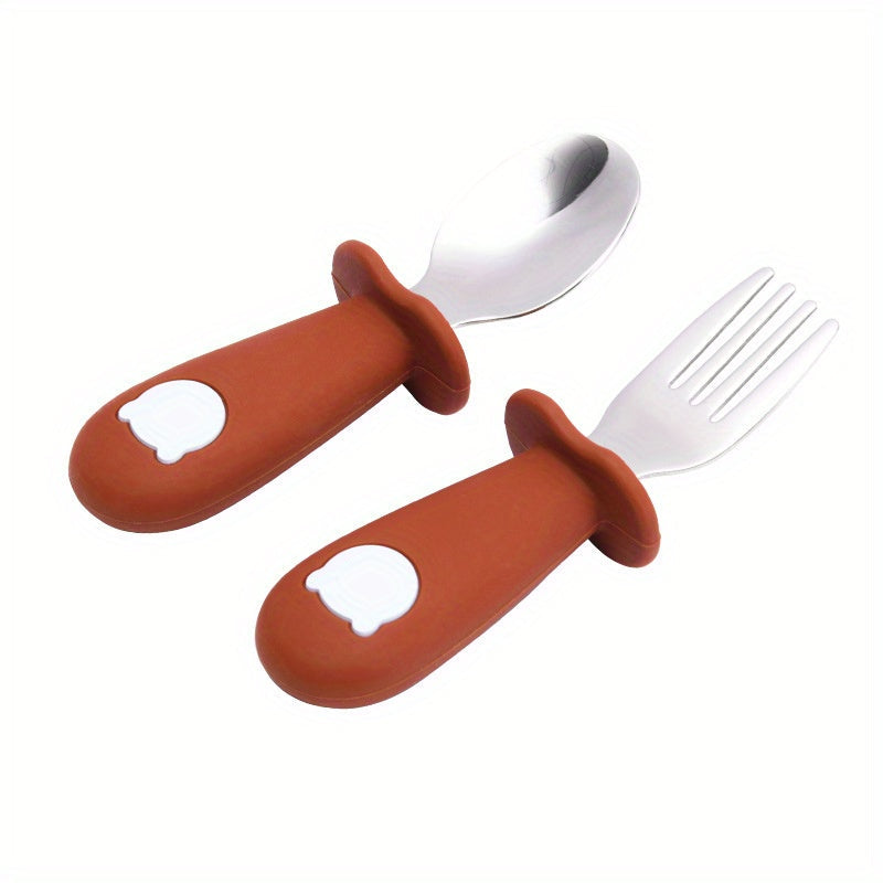 This toddler cutlery set includes a durable and safe stainless steel baby fork and spoon. The set comes in an opp bag and features a cute panda pattern handle made of food grade silicone.