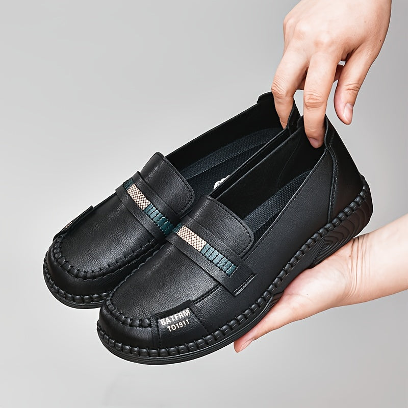 Women's comfortable round toe flat slip-on shoes for walking outdoors.