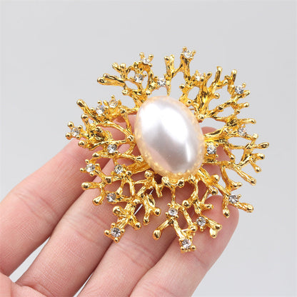 Beautiful Antique-Inspired Gold Coral Brooch Pin - Exquisite Sea Creature Design, Made with Resin & Enamel, Ideal Gift for Women