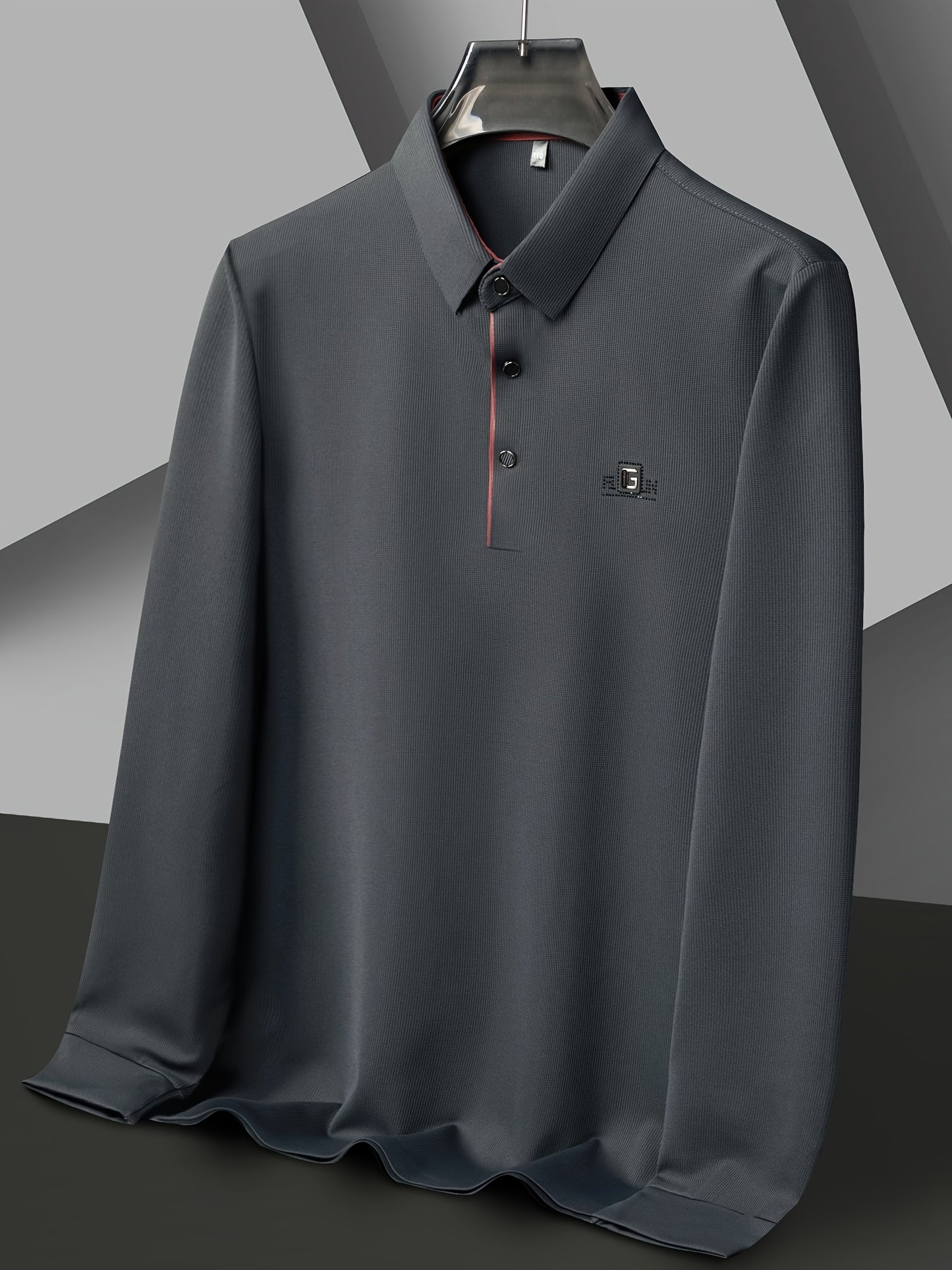 Men's golf polo shirt with letter print collar, perfect for both business casual and outdoor activities.