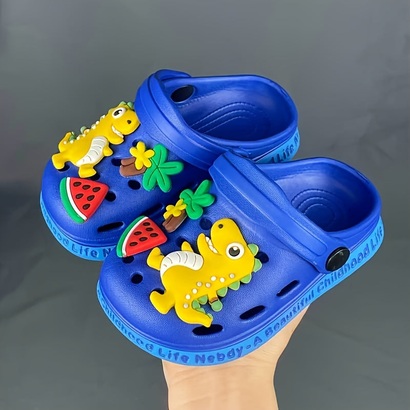 Kids Cartoon Dinosaur Clogs in EVA material, breathable slip-on sandals for boys and girls. Suitable for indoor and outdoor use, including in the garden, beach, and stream. Casual style for