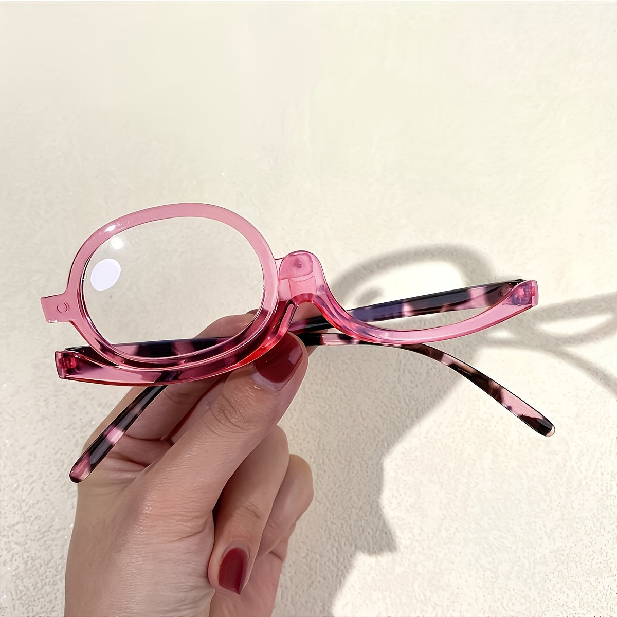 Rotating cosmetic reading glasses for makeup application, covering prescription range +1.0 to +4.0.