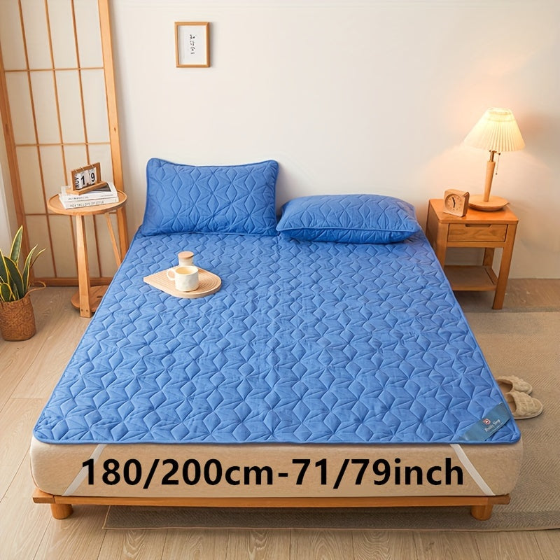 Waterproof mattress cover made of layers, providing soft cushioning to double bed mattresses. This bedspread offers protection against diaper leaks and stains in the household. It is thin, non-slip, and dust-proof, making it ideal for student dormitories.