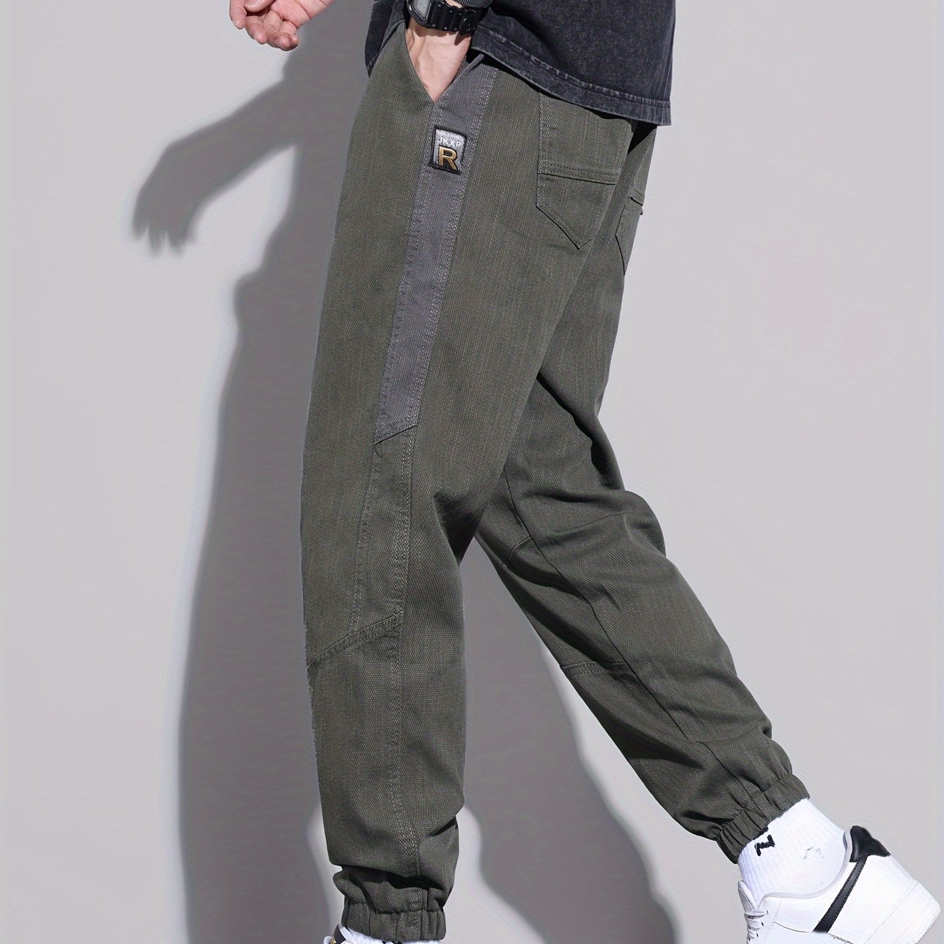 Men's casual drawstring sweatpants for fall and winter.