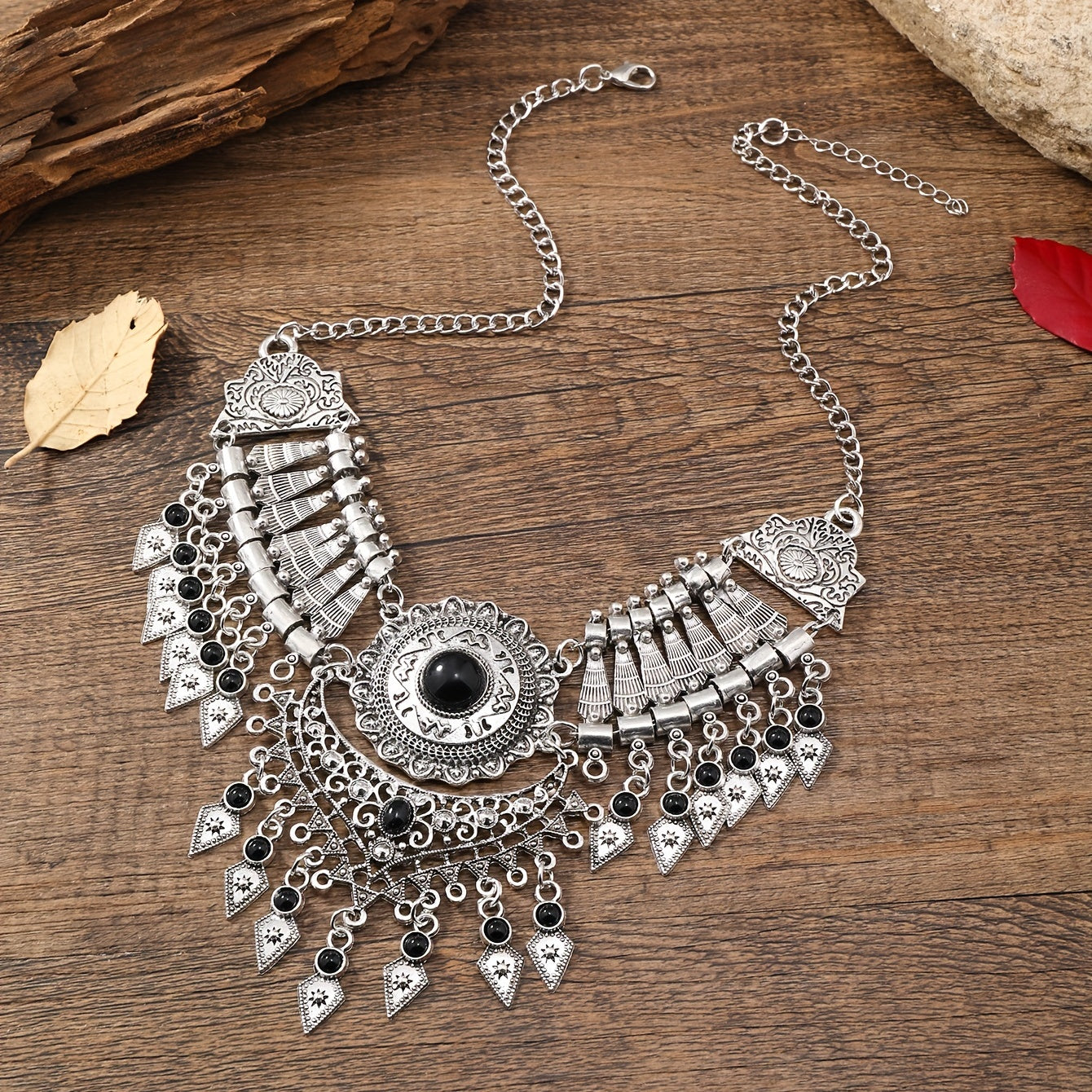 Vintage necklace pendant with ethnic-style collarbone chain for women.