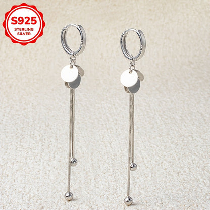 These sophisticated long tassel earrings exude a high-end design aesthetic. Crafted from 925 silver and weighing 3g, they are perfect for both daily wear and special holiday parties.