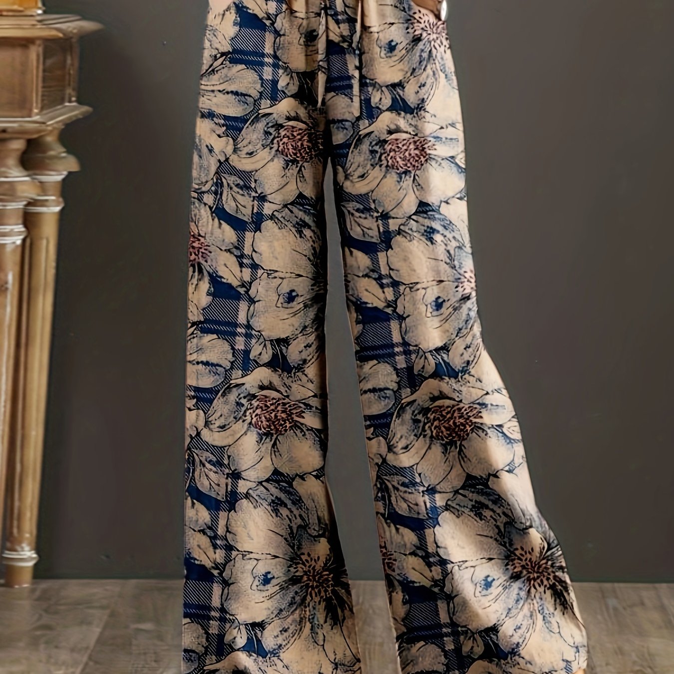 Floral cotton wide-leg pants with elastic waist, lace-up detail, and loose fit. Perfect for casual weekends and year-round comfort. Made with woven fabric for adults.