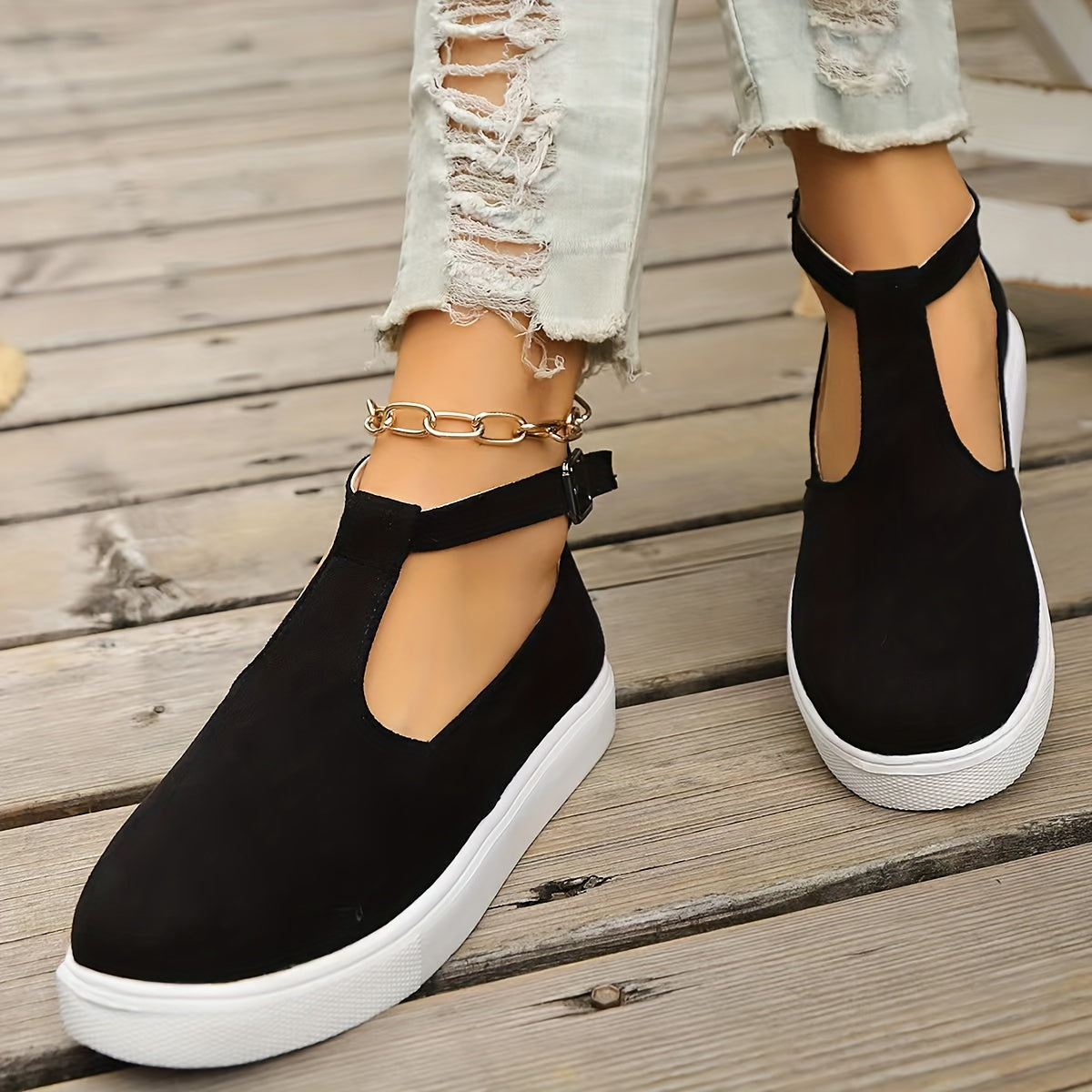 Women's round head loafers with thick sole, breathable, comfortable and trendy lazy shoes.