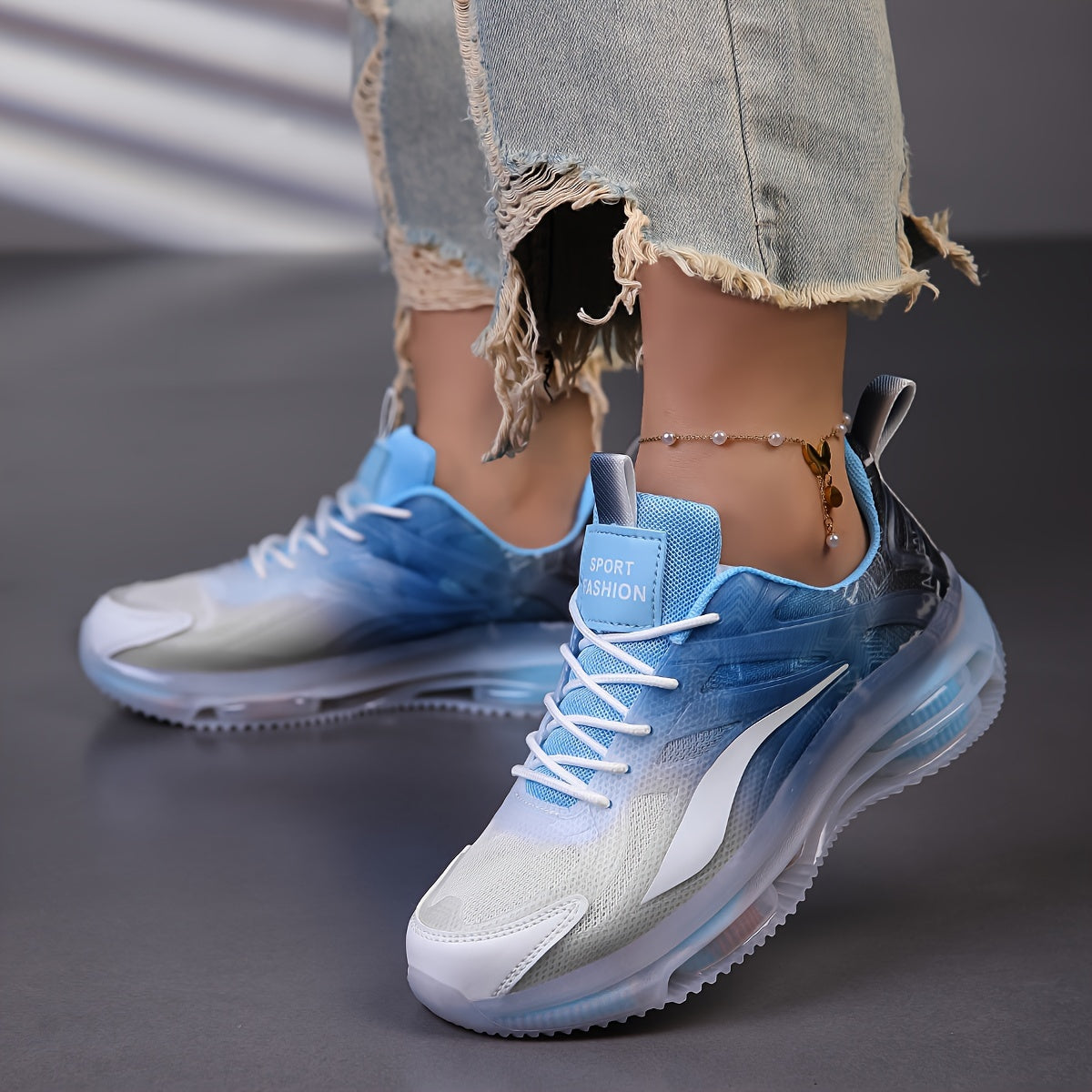 Faywellme Breathable Mesh Sneakers: Lightweight casual sports shoes with jelly sole in blue and white gradient, lace-up low tops for all seasons.