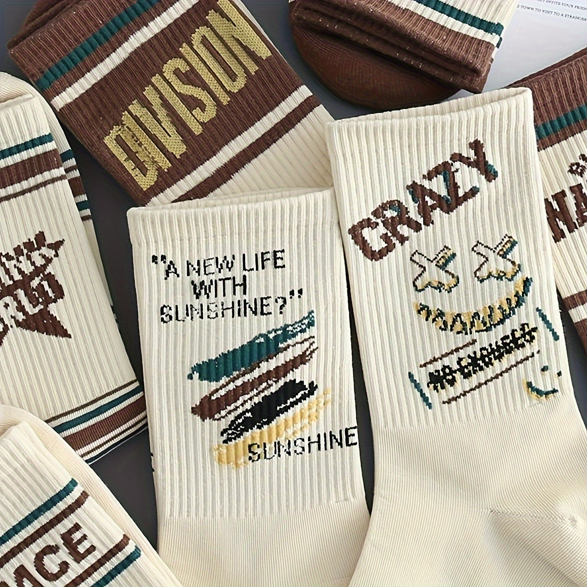 5-pack men's socks with vintage American style, comfortable and breathable. Made of a cotton blend with polyester and spandex. Hand wash only. Features a letter pattern, knit fabric, and