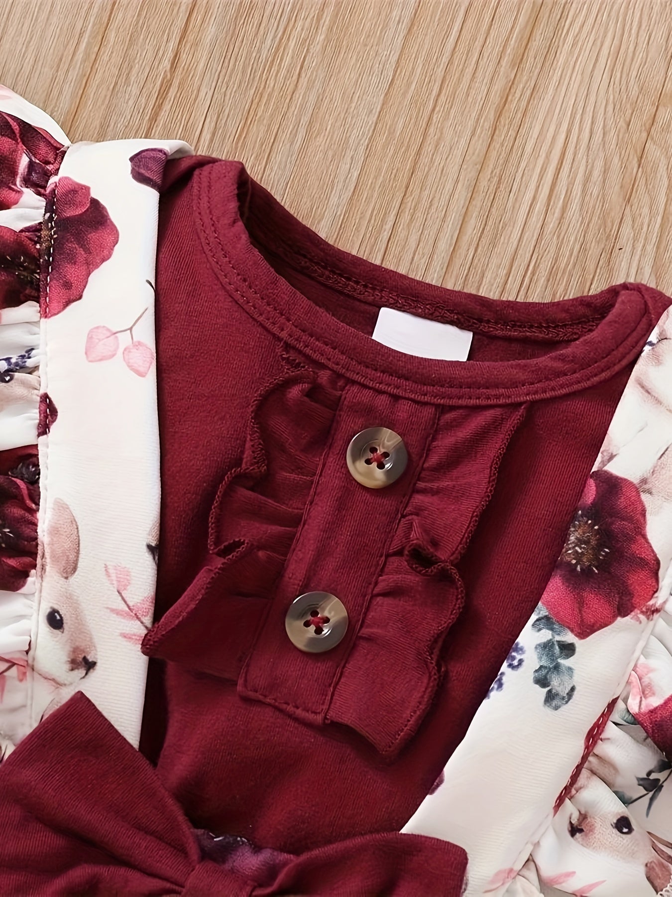 Baby girls' 2-piece casual outfit set includes a long sleeve onesie, floral animal print suspender pants, and bow headband, perfect for everyday wear in spring and autumn.