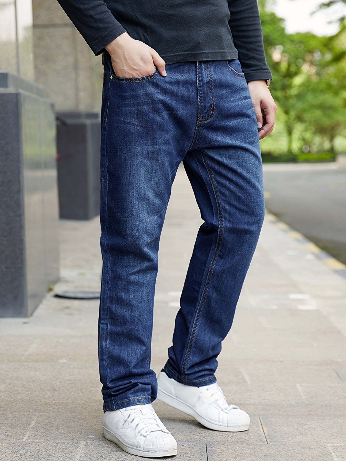 Men's elastic straight-cut jeans in large sizes, suitable for both casual and business wear.