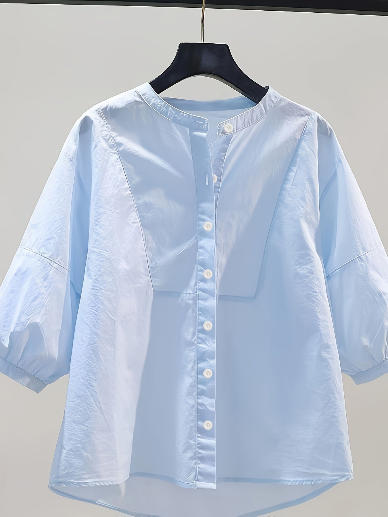 Casual lantern sleeve shirt with slimming design and belly covering, featuring seven-fourth sleeves.