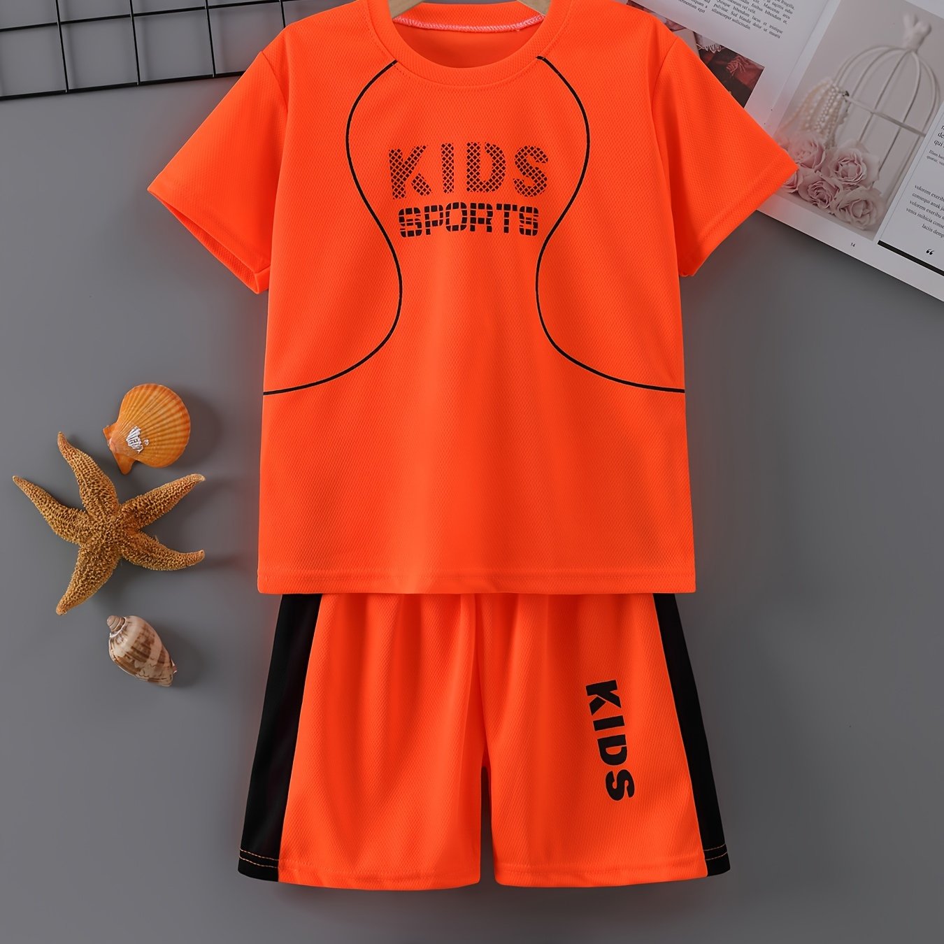 Children's quick-drying sports suit with short-sleeved shorts and KIDS SPORTS printed t-shirt, made with lightweight and comfortable quick-drying fabric.