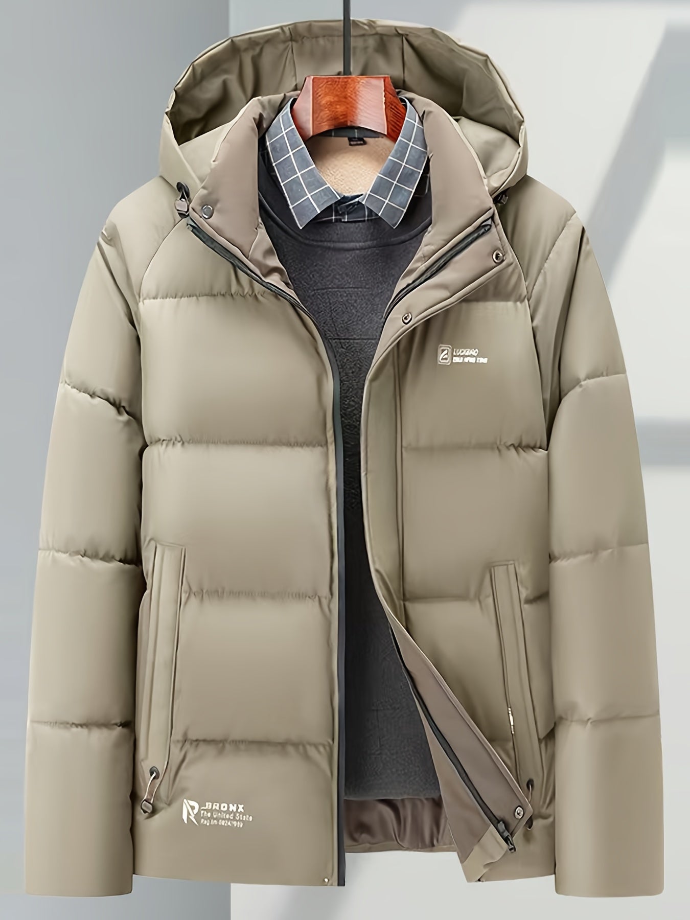 Stylish winter jacket for men with removable hood - perfect for business or outdoor use