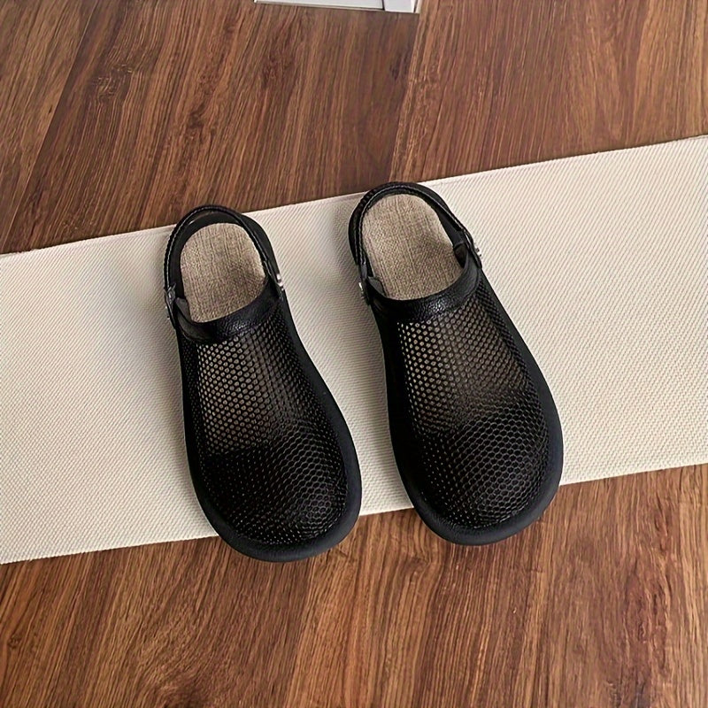 Mesh sandals with bread toe hole and one-foot slipper.