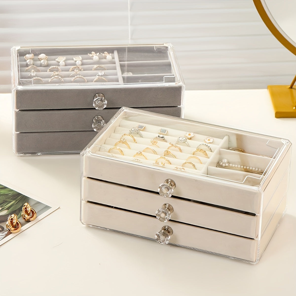 1 large drawer jewelry box with 3 layers for storing earrings, rings, necklaces, bracelets, and pendants on a desktop.