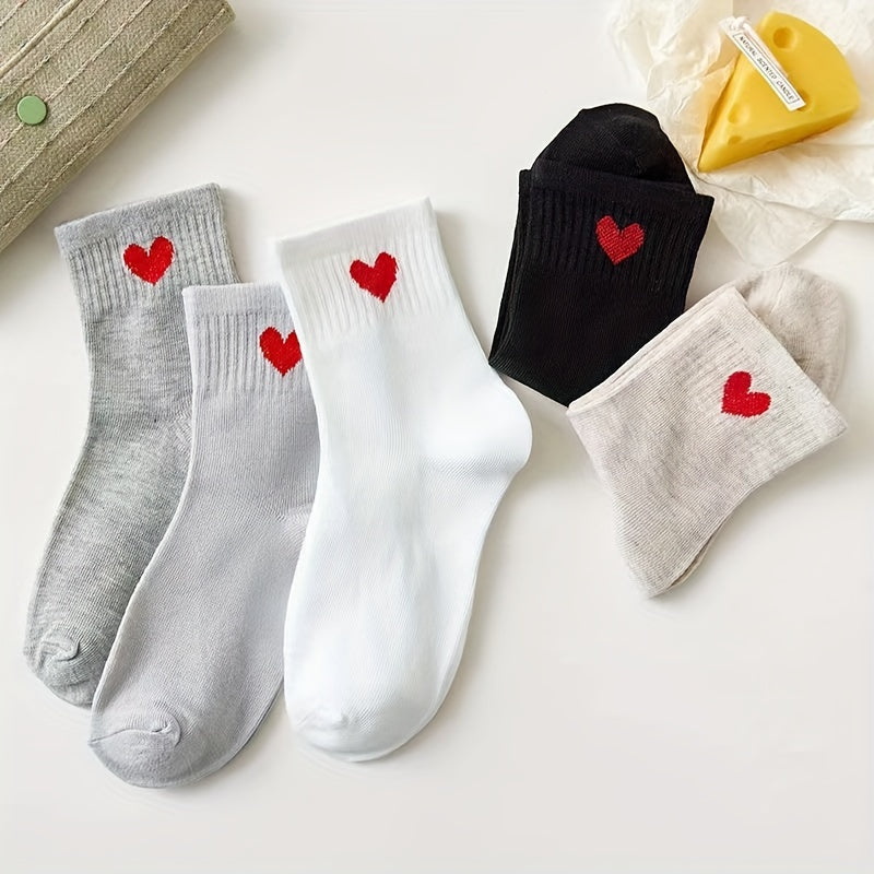 5 pairs of comfortable women's mid-tube socks with heart patterns.