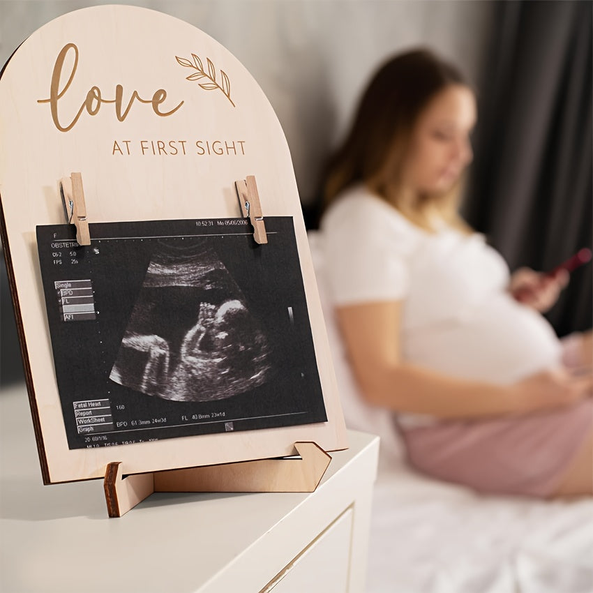 Introducing the 1pc Creative Wooden Ultrasonic Photo Frame with Double-sided Logo, perfect for your Pregnancy Announcement Sign. This unique Ultrasonic Photo Frame also makes a thoughtful Pregnancy Gift for New Mothers and adds a touch of charm to any