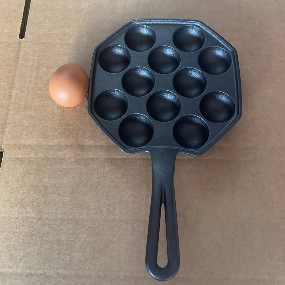 Get perfect takoyaki and poffertjes with our durable cast iron pan! This non-stick octopus ball maker and quail egg mold comes with a sturdy handle for easy use. Remember to hand wash only for best results - ideal for authentic Japanese and Dutch