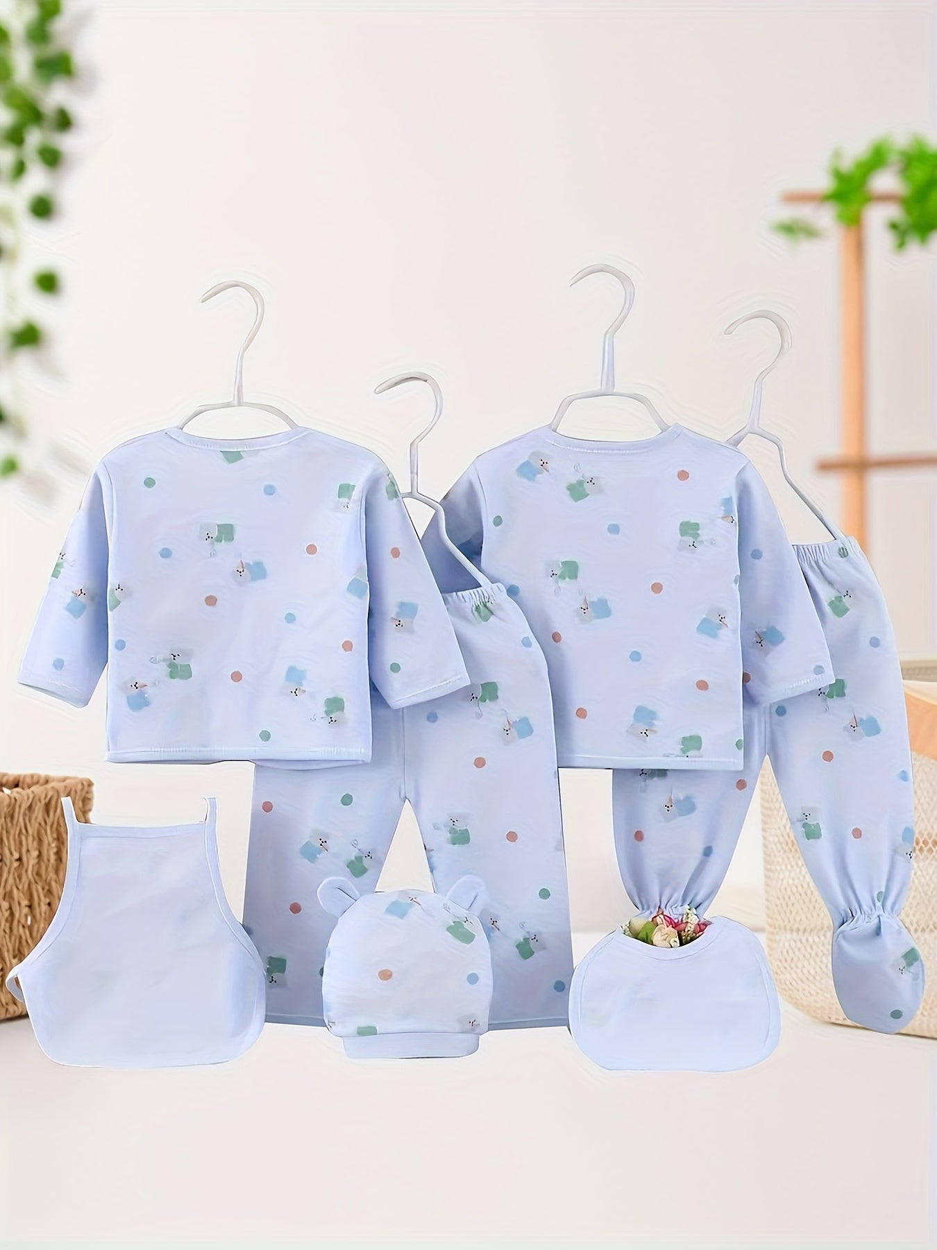 Comfy 7-piece cotton set for baby girl featuring bear and rabbit cartoons. Easy care and versatile wear.