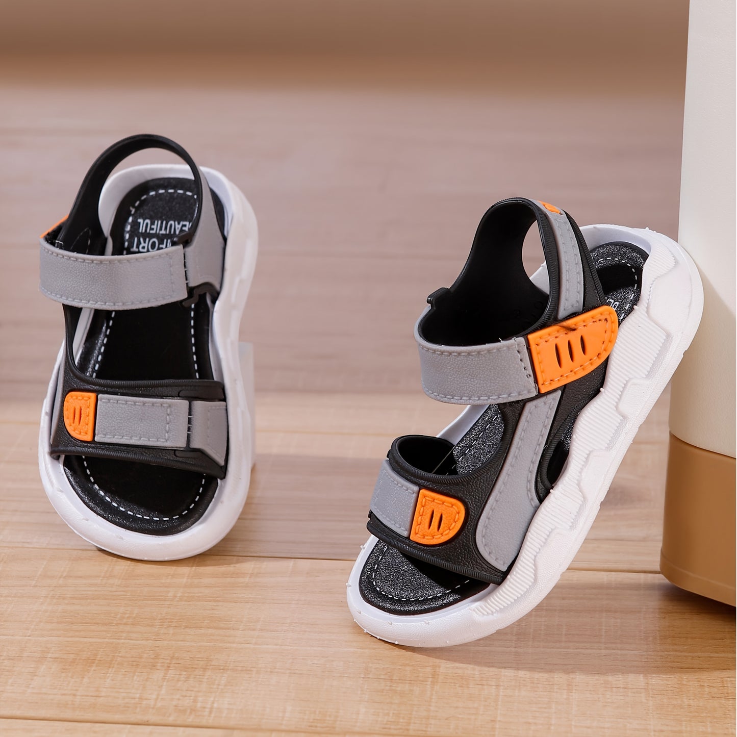 Boys' stylish sandals - perfect for indoor and outdoor wear, with breathable and comfortable soles for summer.