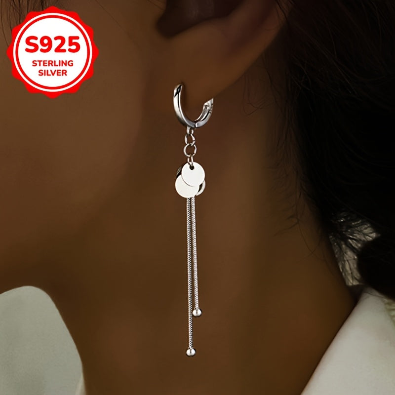 These chic earrings for women feature round tassel pendants made of 925 silver, weighing 3 grams. They exude a luxurious and versatile sense of fashion.