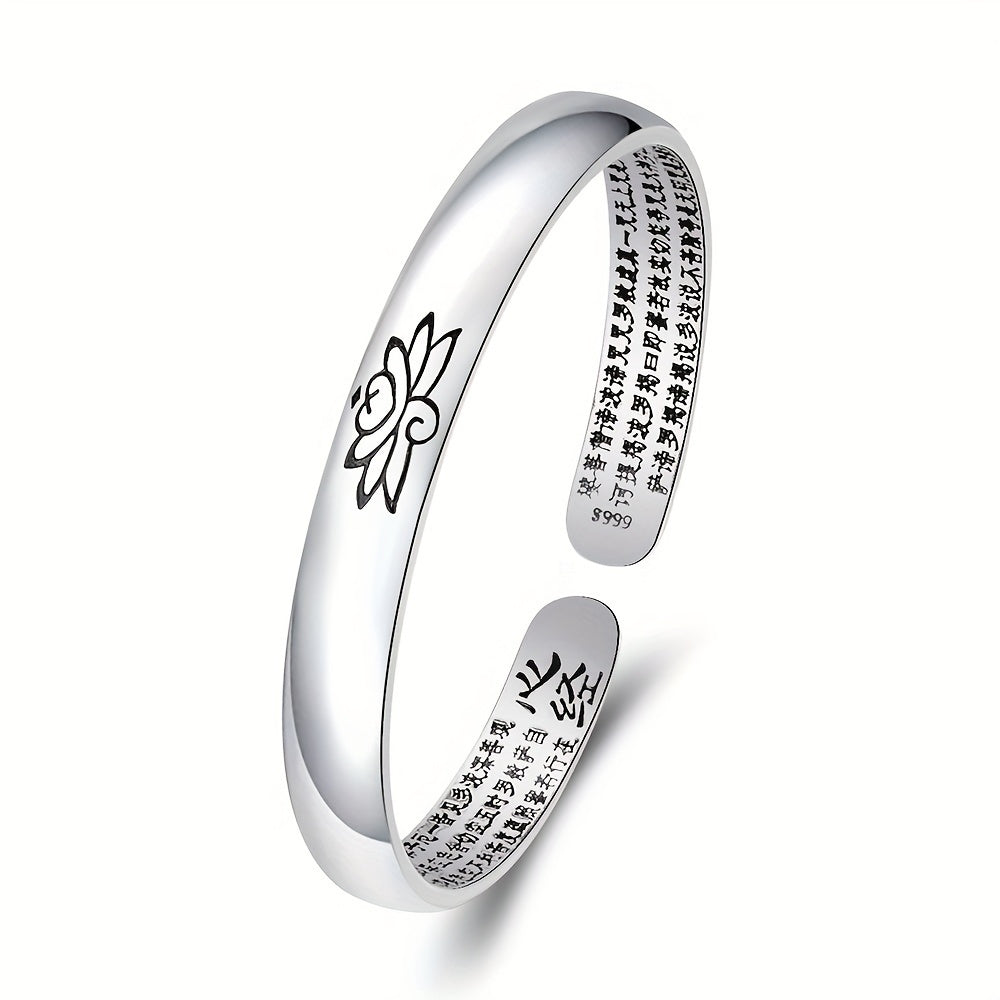 A stylish adjustable bracelet made with 30g of pure silver, designed with a versatile and elegant touch, making it a great gift choice for women of all tastes.