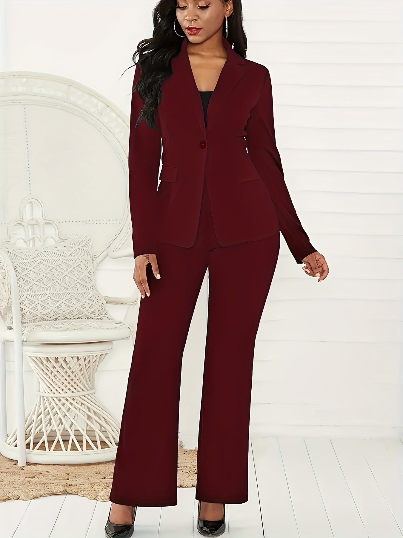 Global Glamour women's two-piece suit set in slim fit with long sleeve blazer and pants. Made of machine washable polyester/nylon blend.