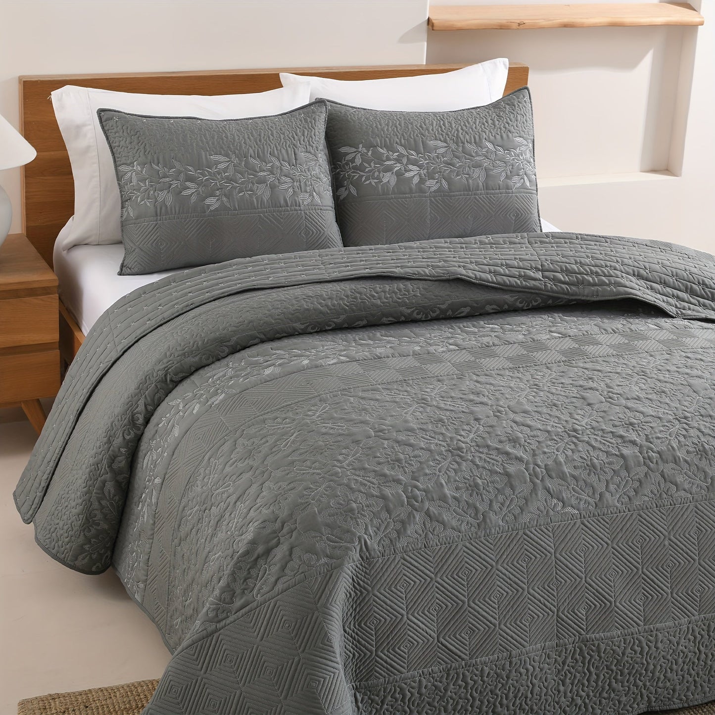 Upgrade your bedroom with the Patchwork Thread Advanced Embroidered Quilt Cover 3-piece Set. This stylish set includes a light double bed cover featuring a beautiful flower pattern, perfect for adding a touch of summer coolness to your room. The set