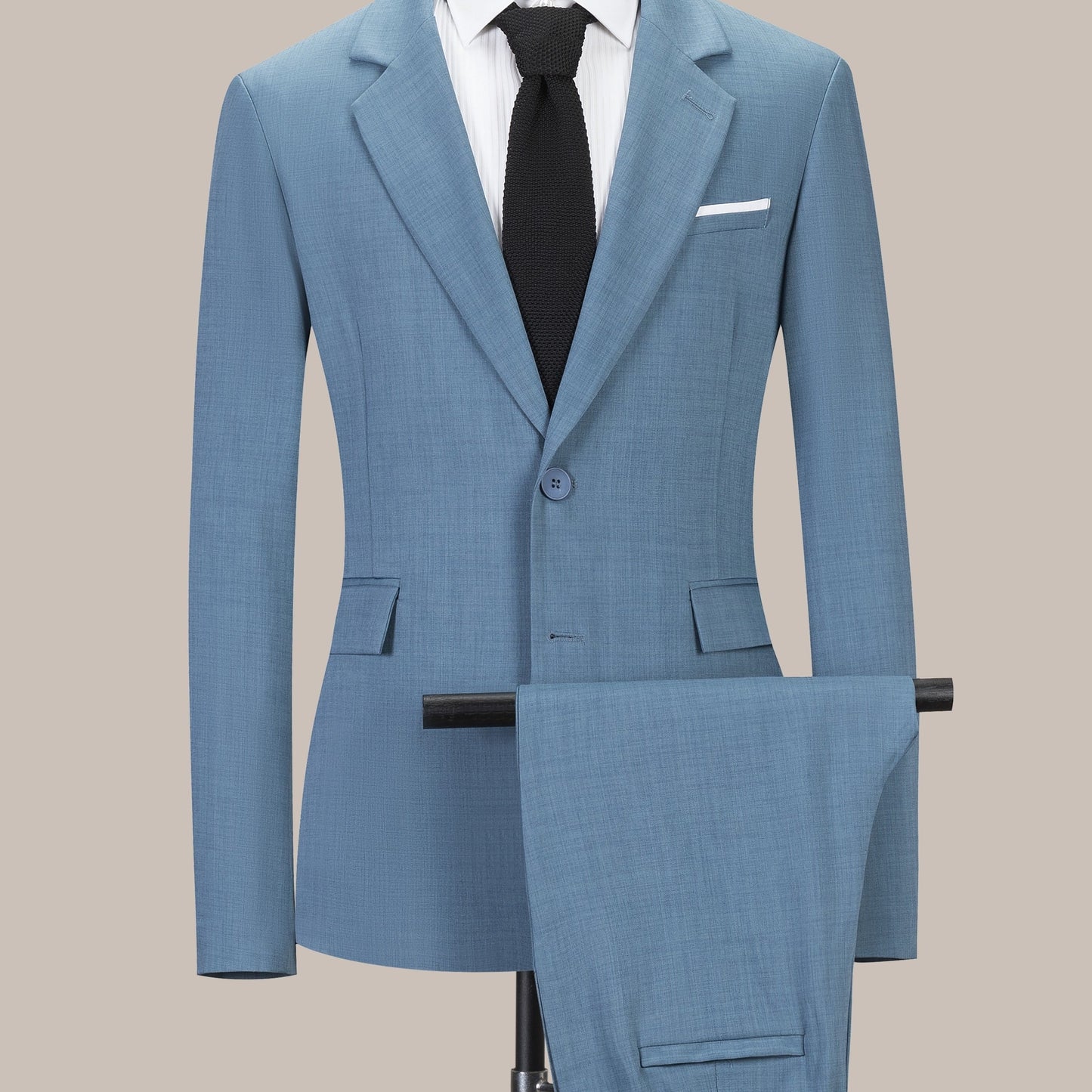 Men's slim fit suit set with turned collar and nine-fit pants.