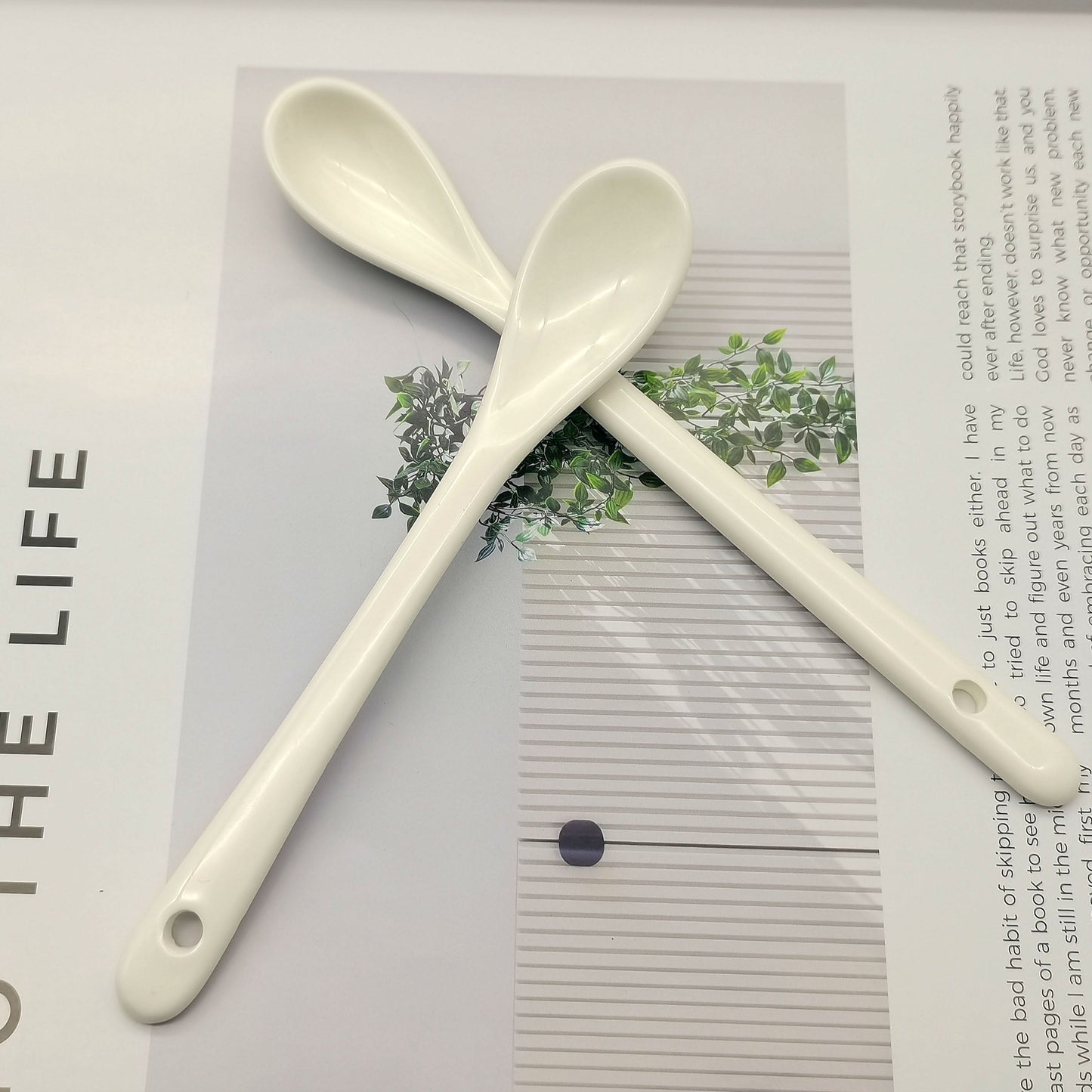 Elegant tableware for coffee, dessert, yogurt, and milk tea - a 5-inch white ceramic tea spoon.