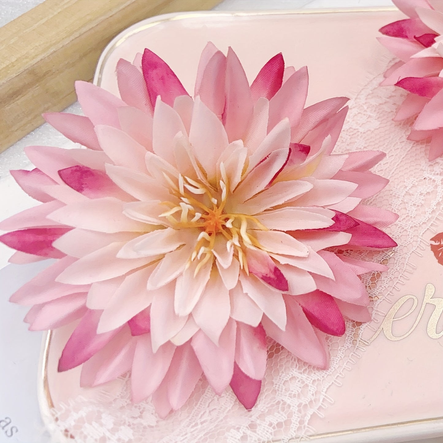 20 Crab Claw Chrysanthemum simulation flowers, 7.5cm diameter, perfect for DIY crafts and decorations for Valentine's Day, weddings, birthdays, and floral art.