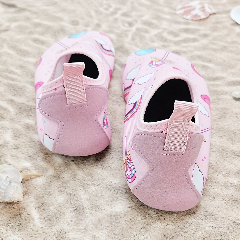 Lightweight slip-on beach aqua socks for girls, quick-drying and non-slip.