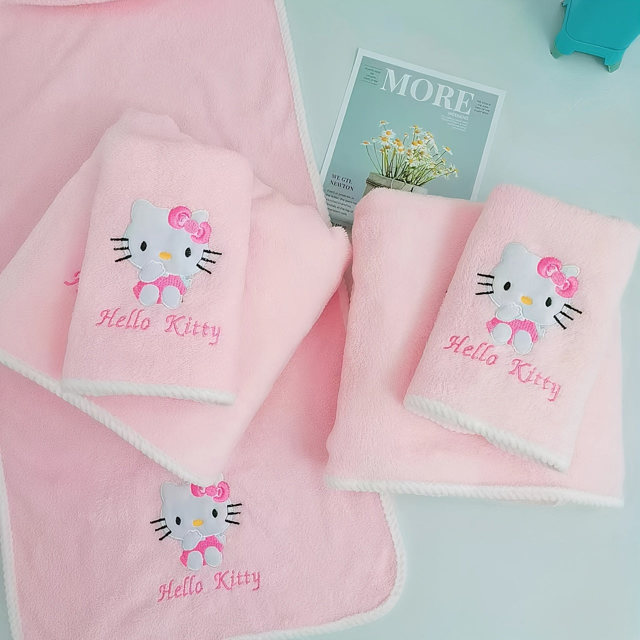 Sanrio Hello Kitty bath towel set for girls is absorbent, quick-drying, and perfect for student dormitories. Made of coral fleece, this set is designed by Sanrio.