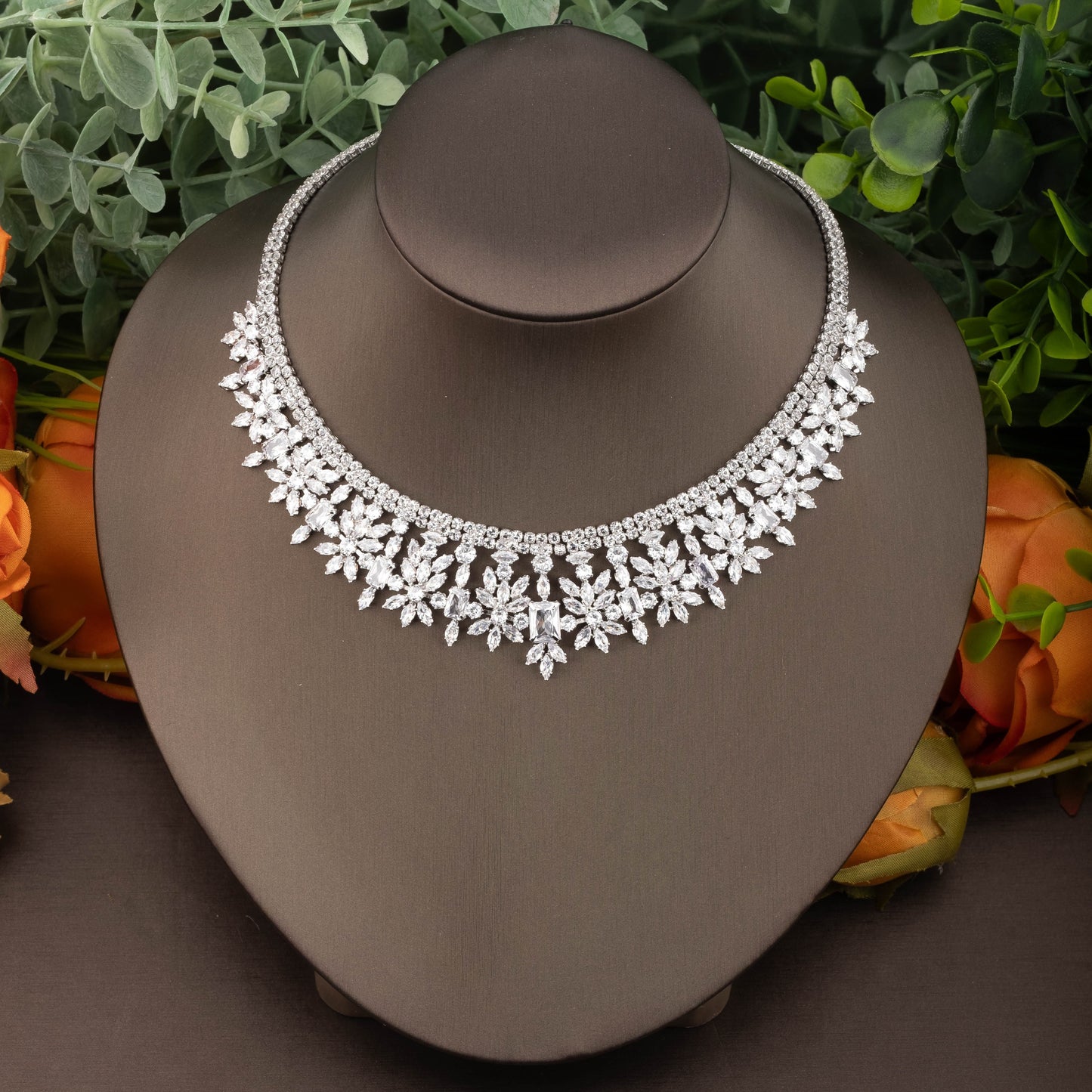 Elegant Arabesque Cubic Zirconia Leaf-shaped Floral Jewelry Set Perfect for Women to Wear at Weddings, Banquets, and Parties.